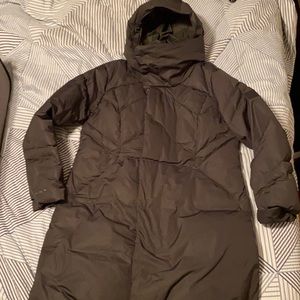 Brand new, without tags Under Armour women’s parka size Large - army green